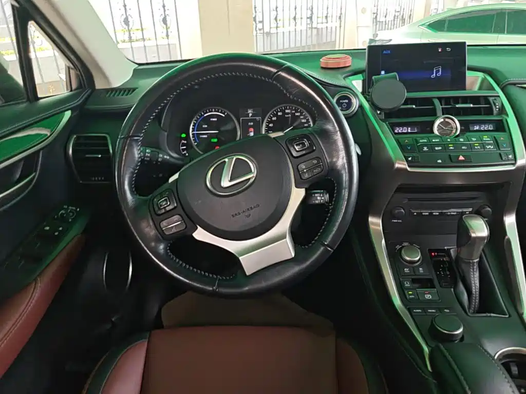 Lexus NX — миниатюра 11