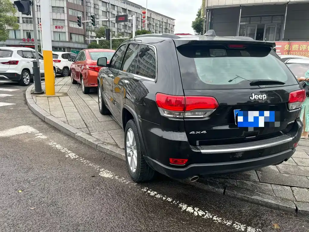 Jeep Grand Cherokee (Import) — миниатюра 2