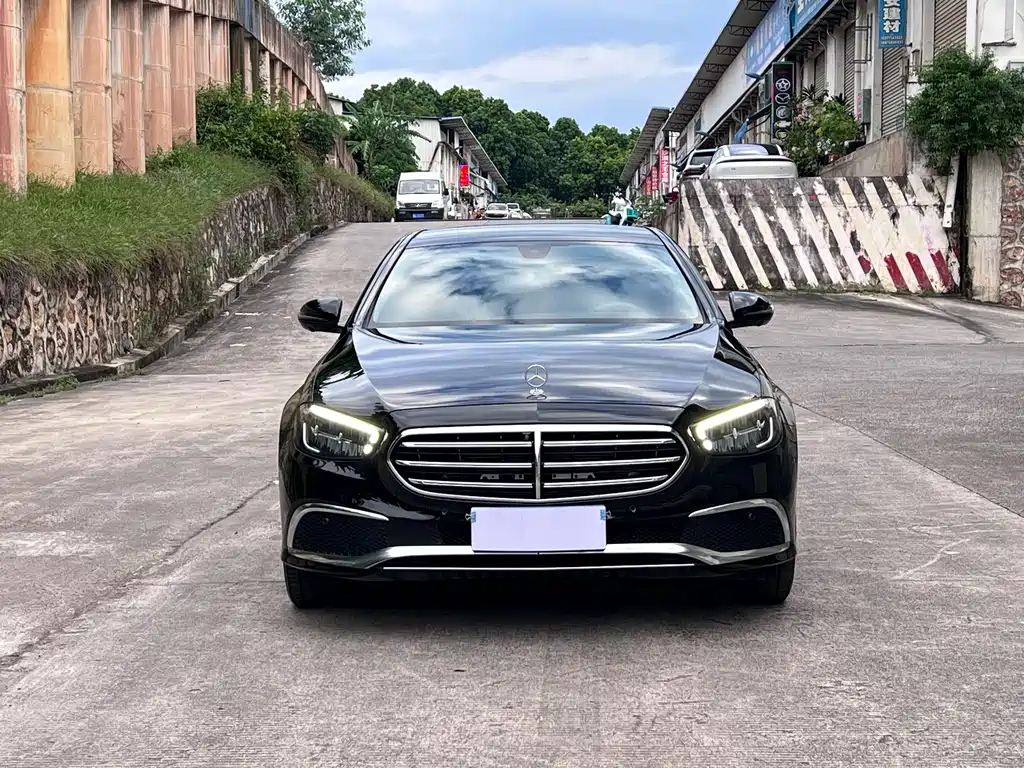 Mercedes-Benz E-Class — миниатюра 2