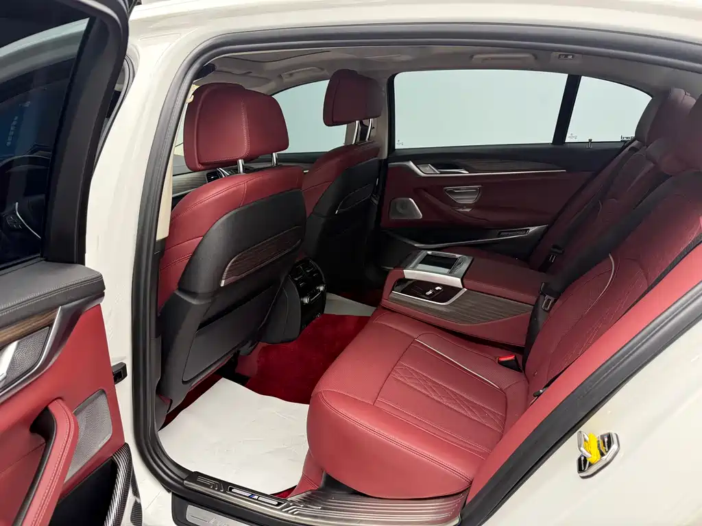 BMW 5 Series — миниатюра 14