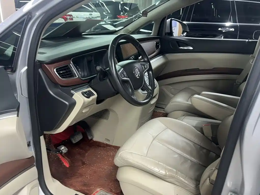 Buick GL8 2017 25S Luxury V