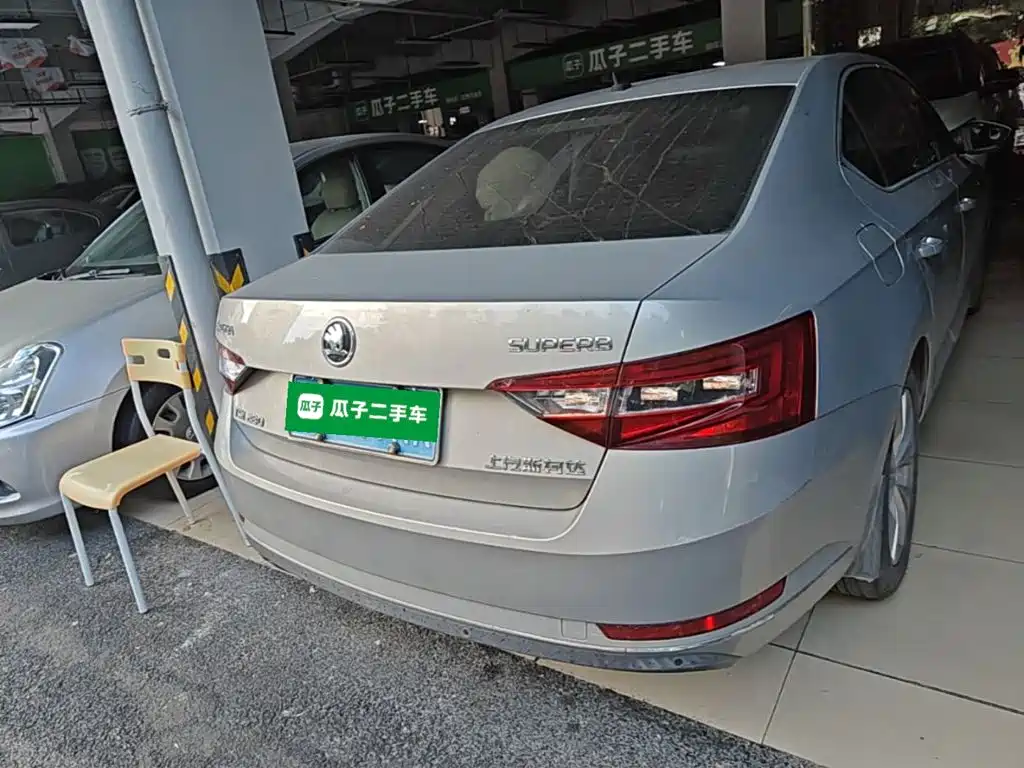 Skoda Superb — миниатюра 6