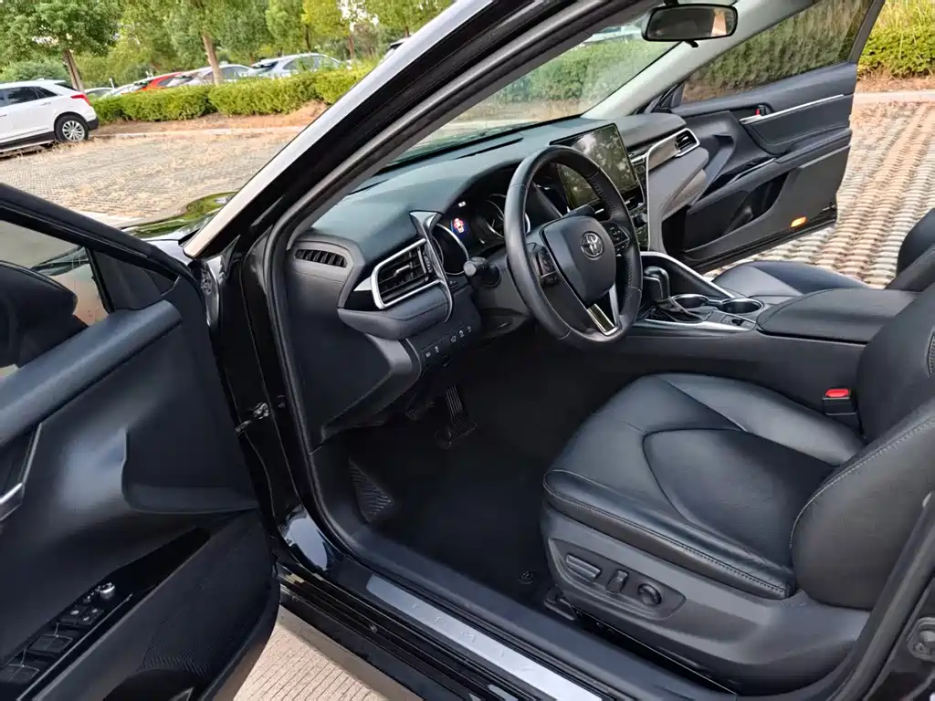 Toyota Camry — миниатюра 8