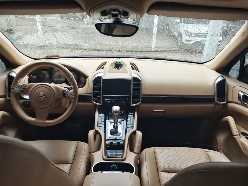 Porsche Cayenne — миниатюра 6