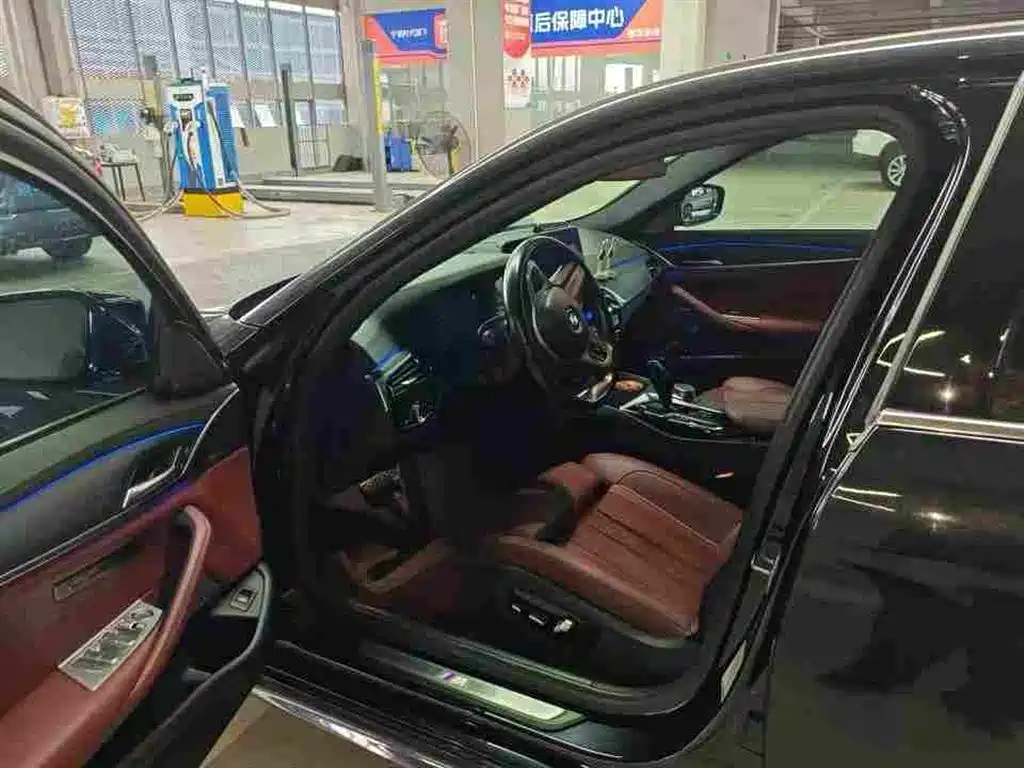 BMW 5 Series — миниатюра 4