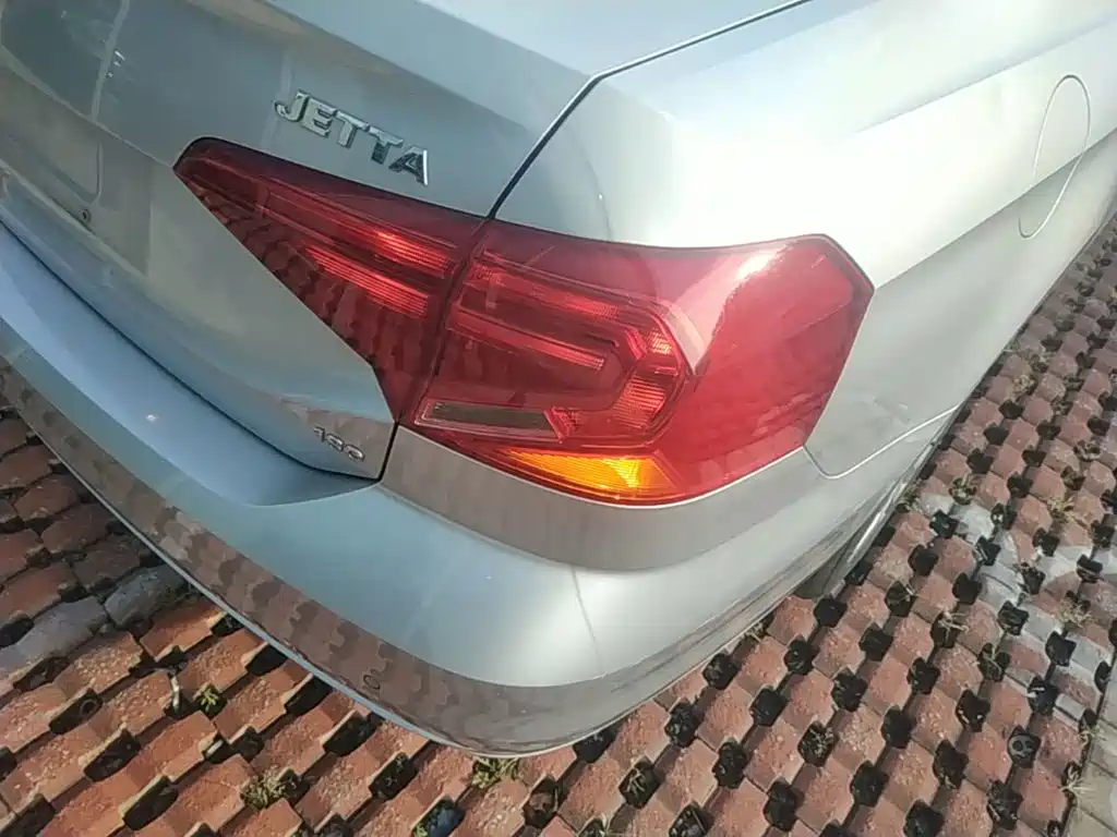 Volkswagen Jetta — миниатюра 8