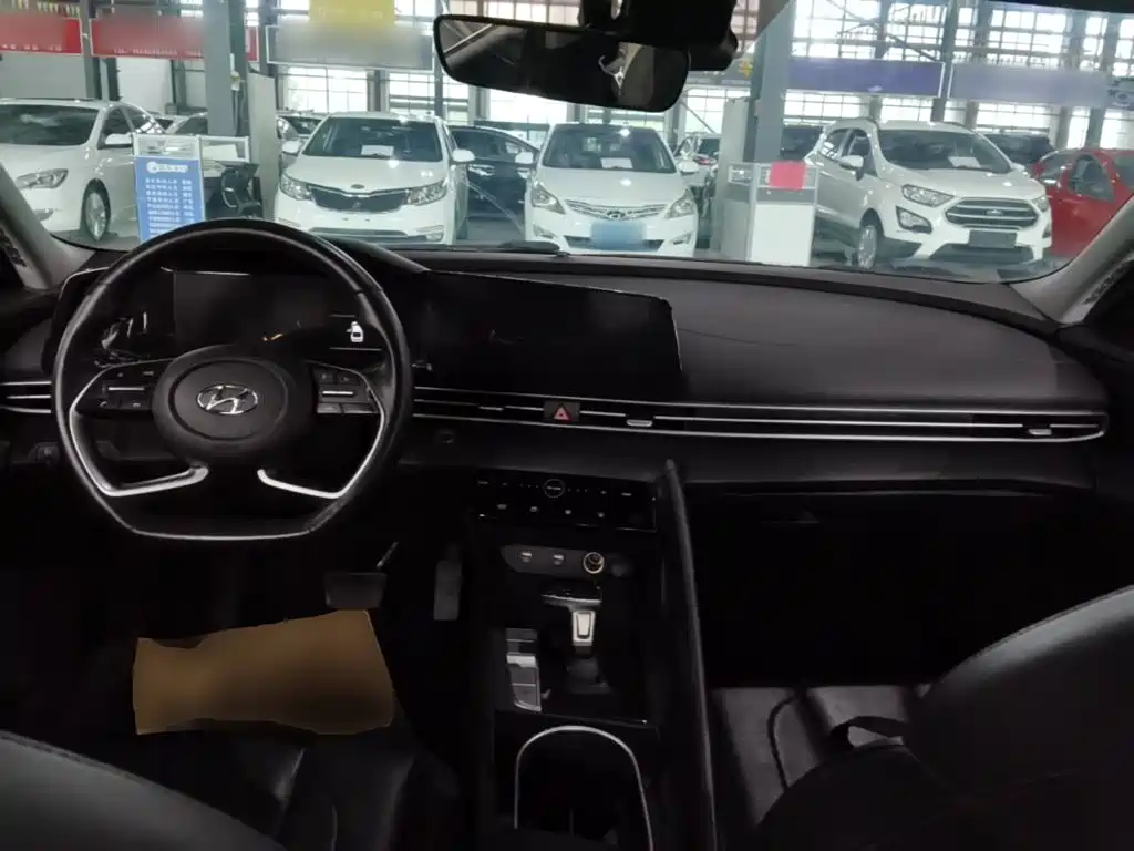 Hyundai Elantra — миниатюра 10