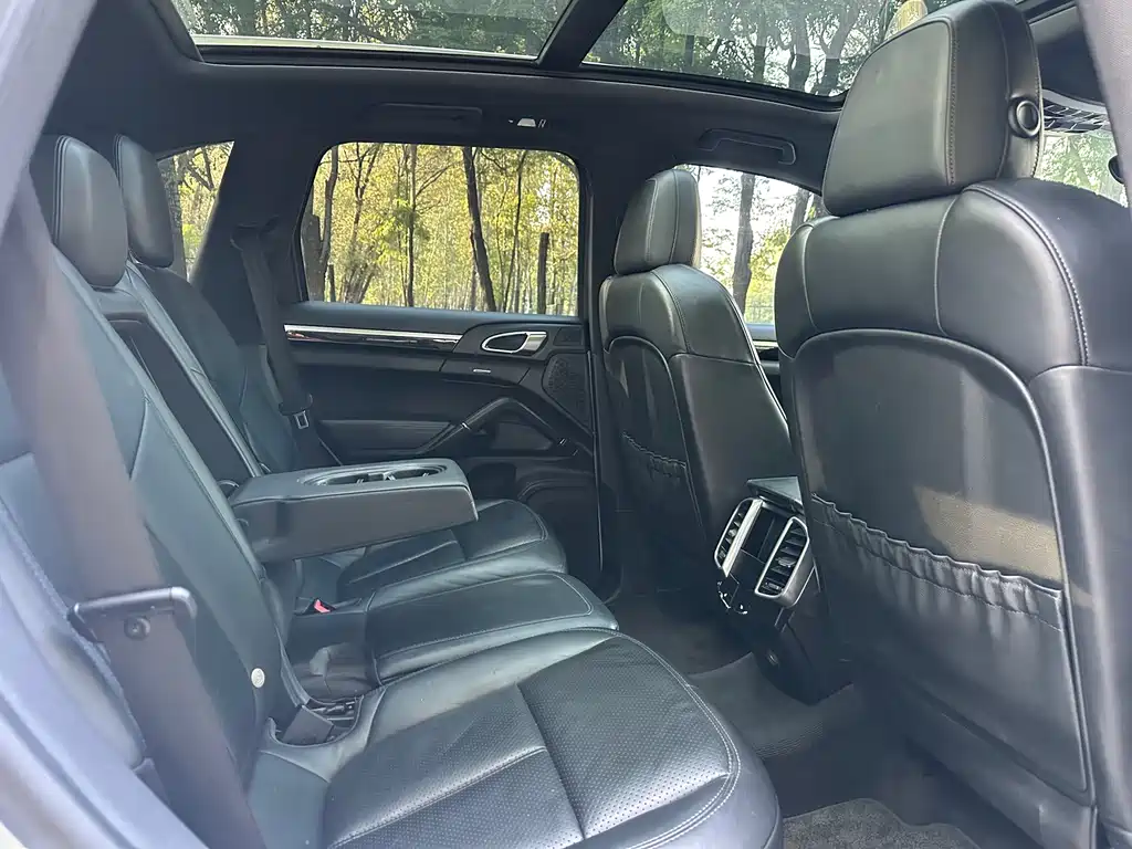Porsche Cayenne — миниатюра 23