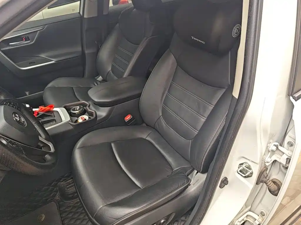 Toyota RAV4 — миниатюра 15