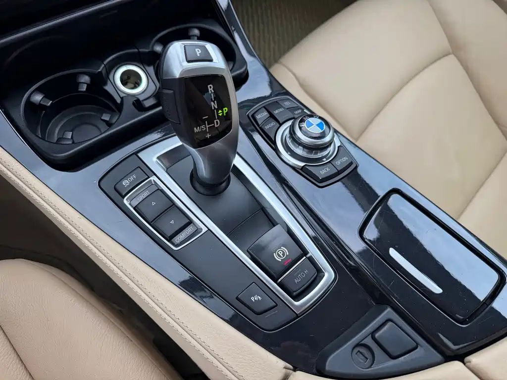 BMW 5 Series — миниатюра 13