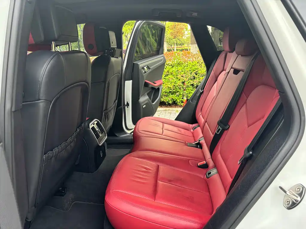 Porsche Macan — миниатюра 8
