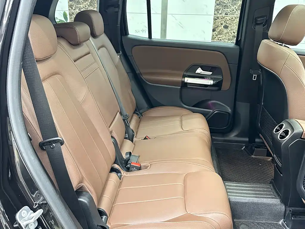 Mercedes-Benz GLB — миниатюра 11