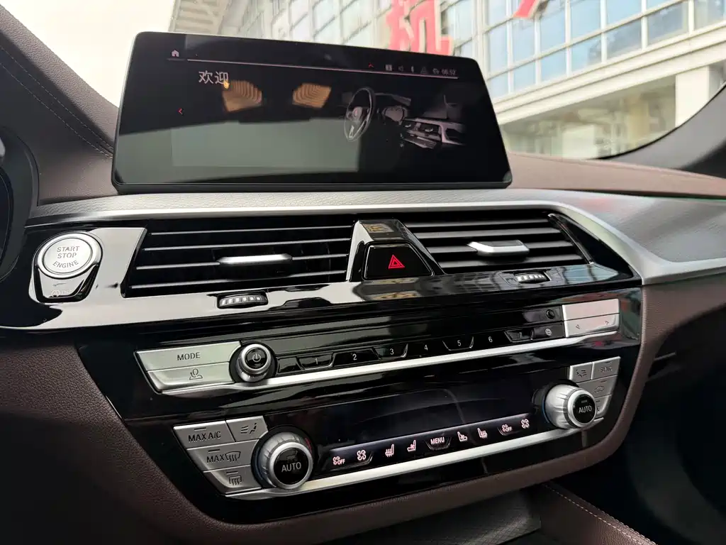 BMW 5 Series — миниатюра 9