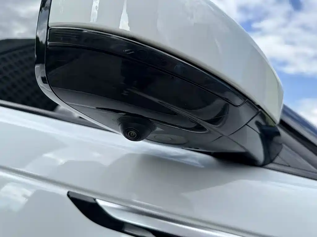 Land Rover Velar — миниатюра 27
