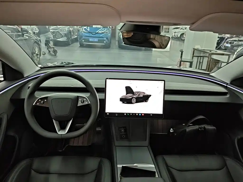 Tesla Model 3 — миниатюра 10
