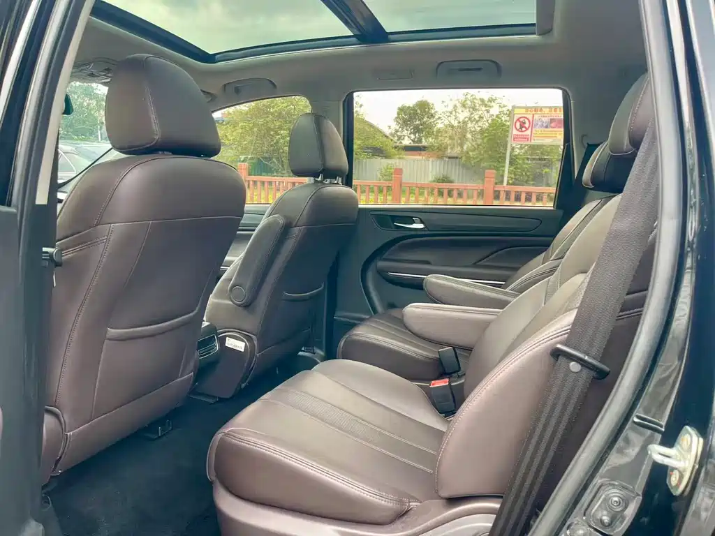 GAC M6 2019 270T AT Premium ( мест) V