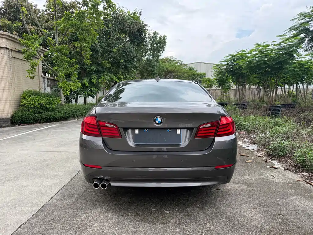 BMW 5 Series — миниатюра 6