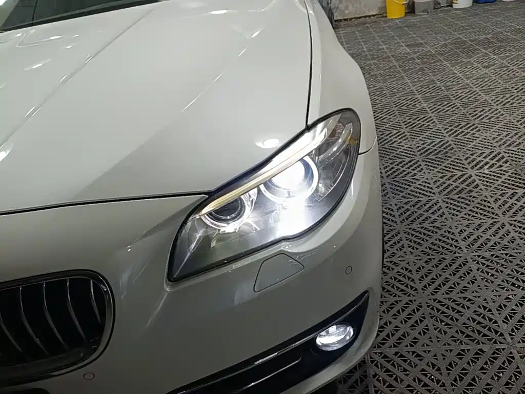 BMW 5 Series — миниатюра 24