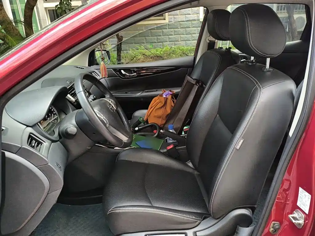 Nissan Tiida — миниатюра 8