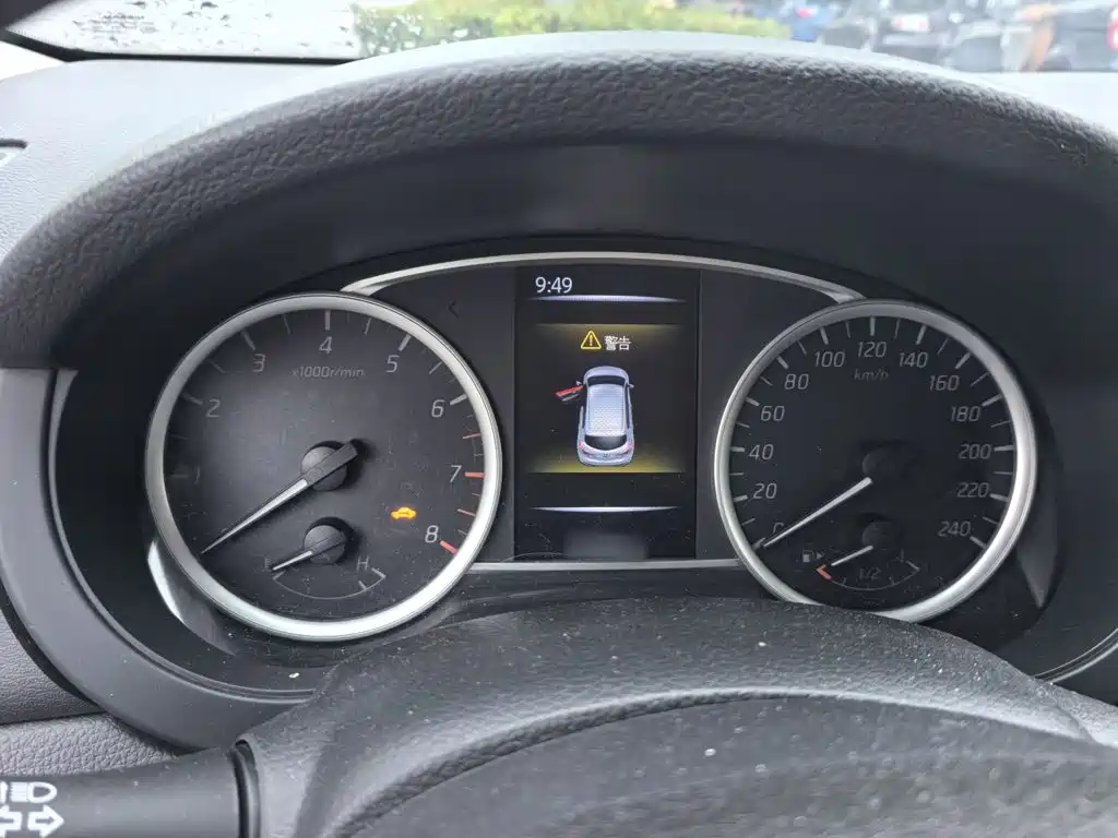 Nissan Tiida — миниатюра 12