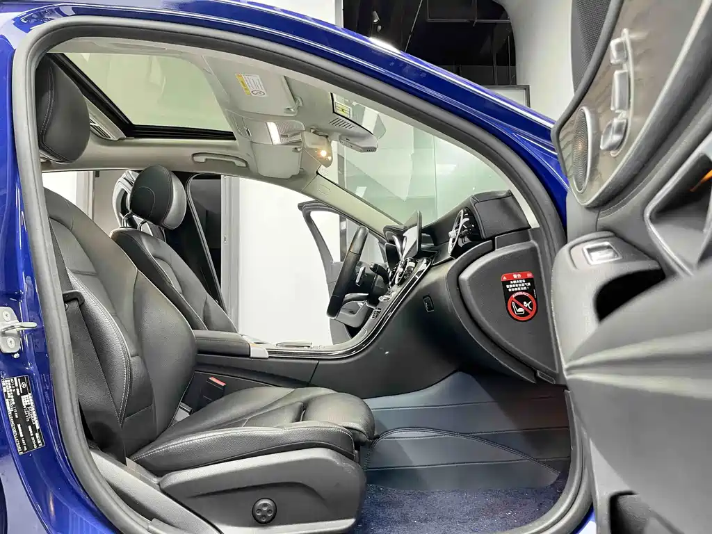 Mercedes-Benz C-Class — миниатюра 8