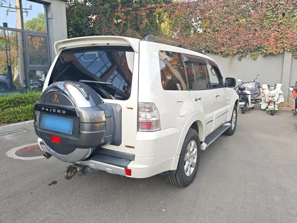 Mitsubishi Pajero (Import) — миниатюра 7