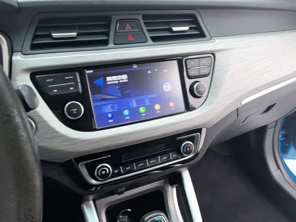 Geely Vision X3 — миниатюра 13