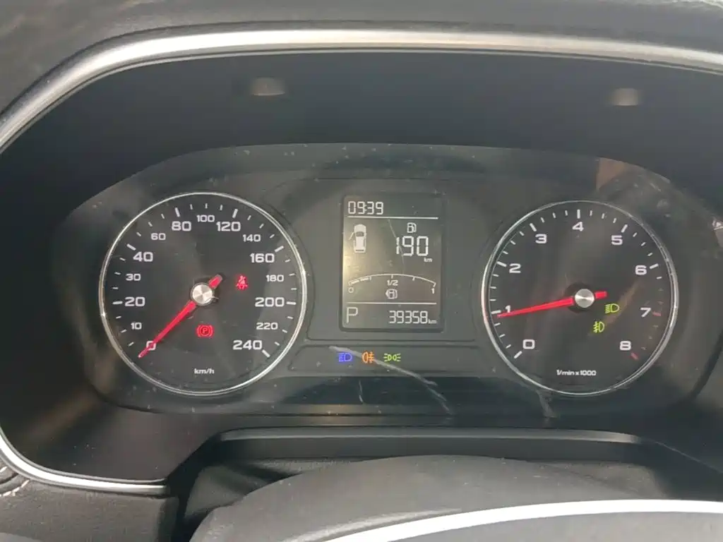 Roewe RX5 — миниатюра 12
