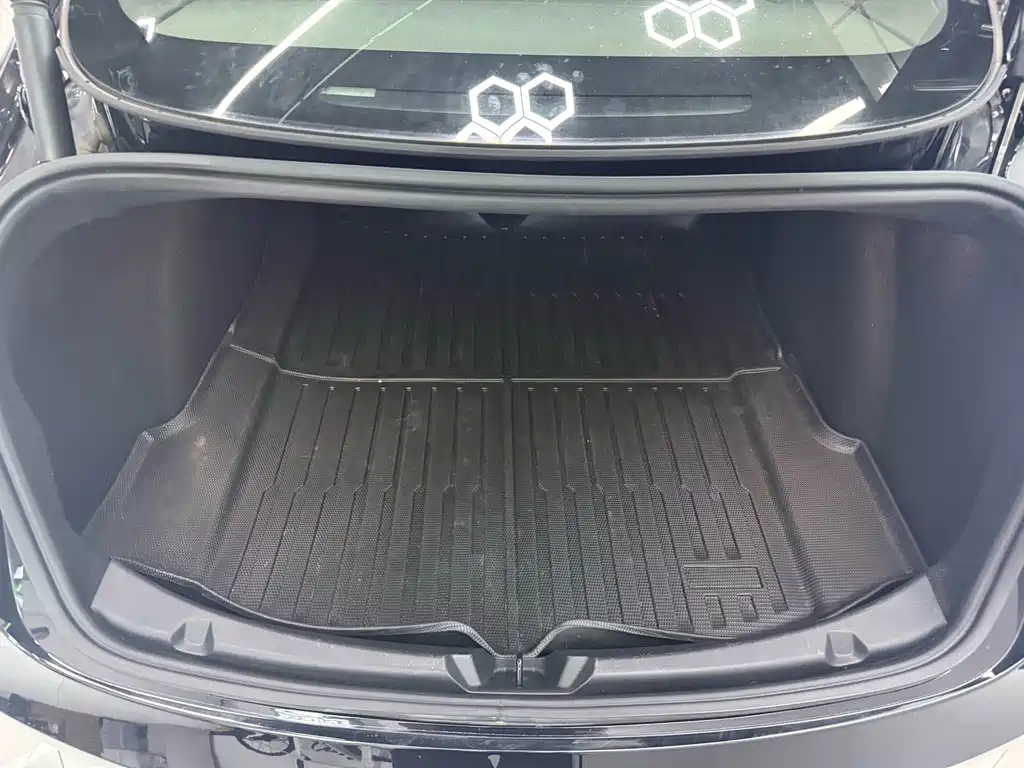 Tesla Model 3 — миниатюра 14