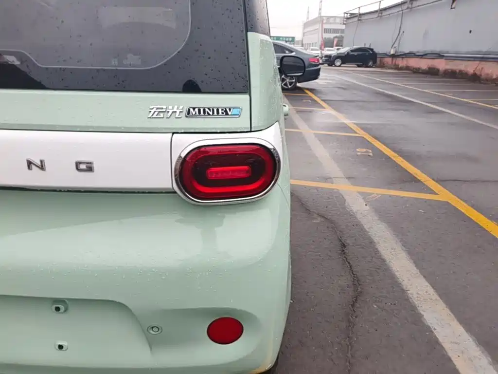 Wuling MINIEV — миниатюра 8