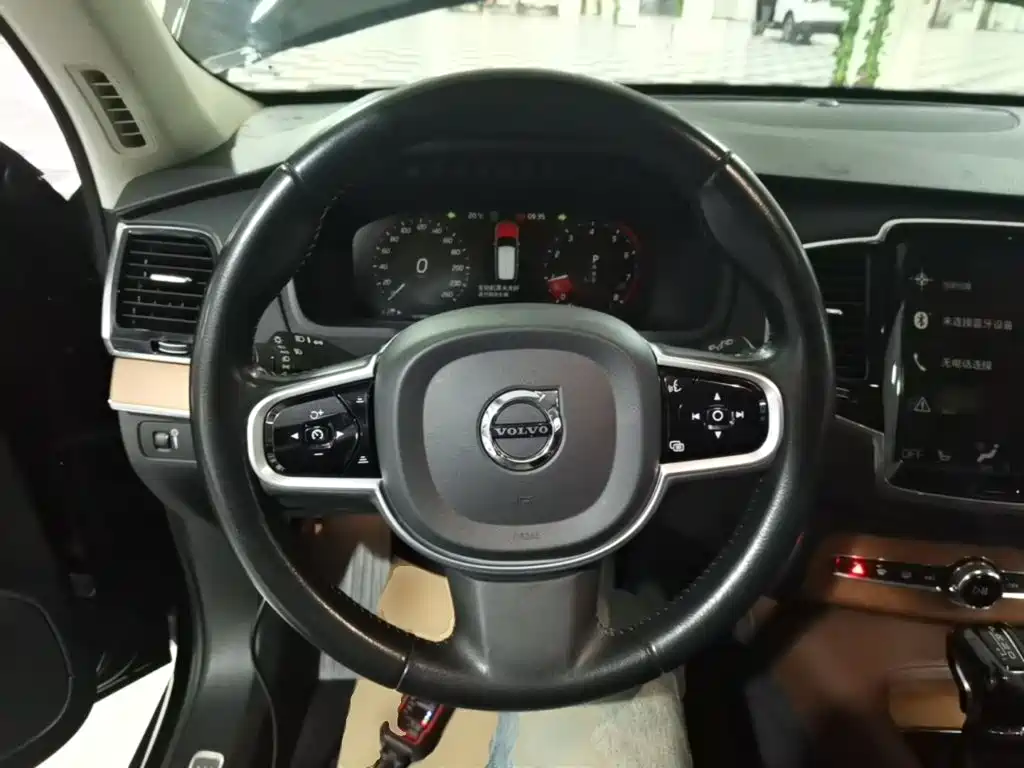 Volvo XC90 — миниатюра 11