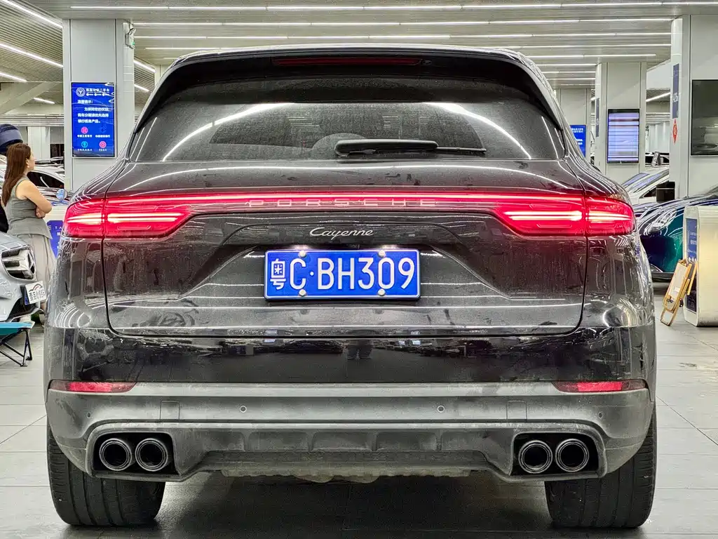 Porsche Cayenne — миниатюра 12