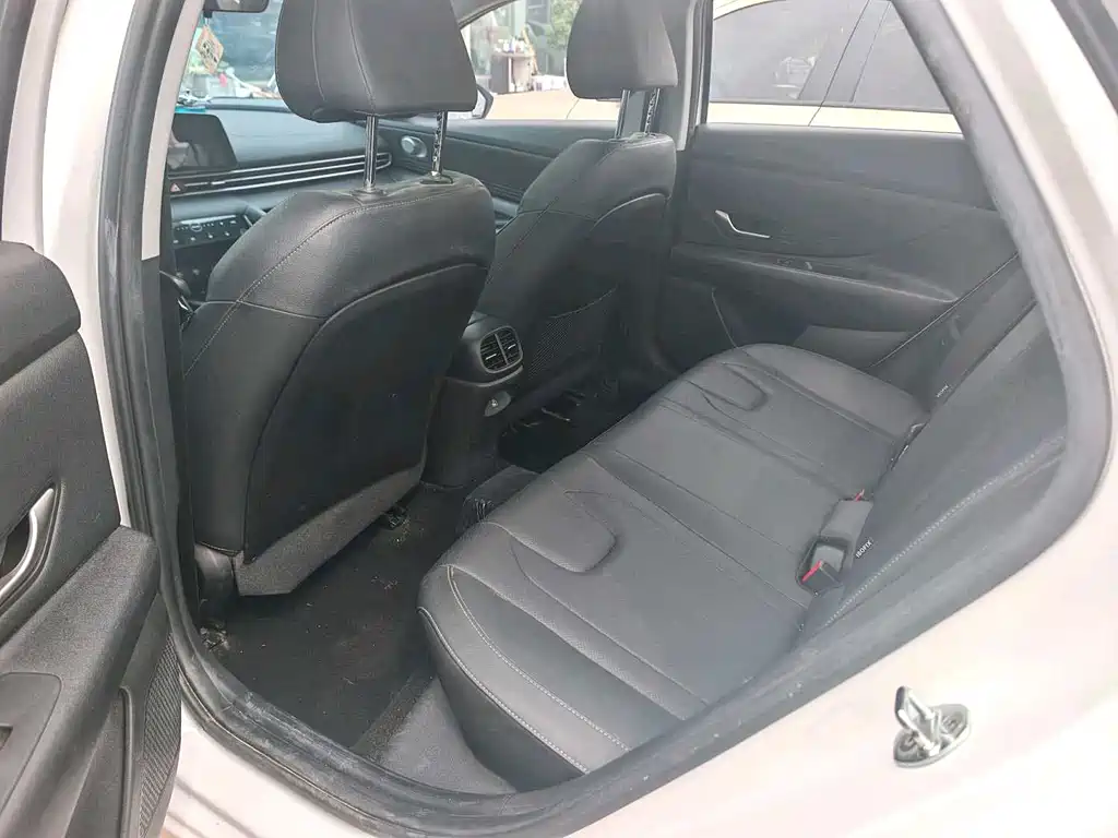 Hyundai Elantra — миниатюра 7