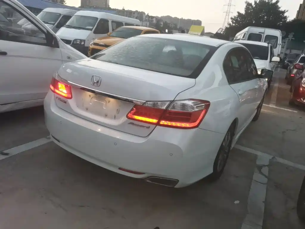 Honda Accord — миниатюра 7