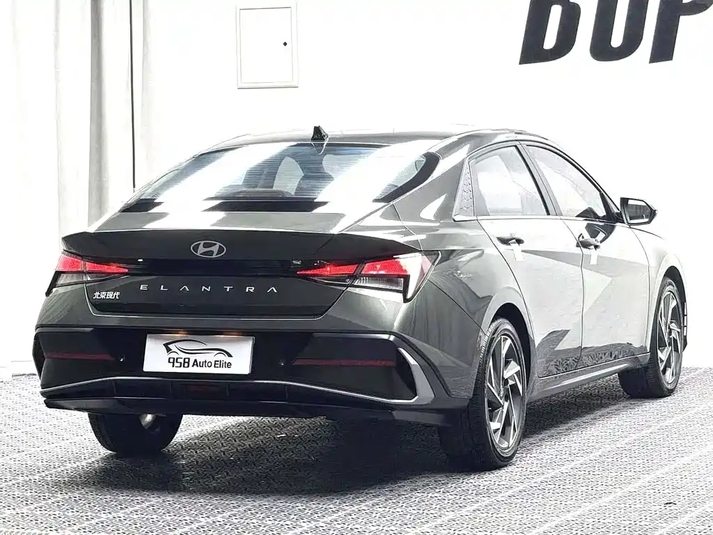 Hyundai Elantra — миниатюра 11
