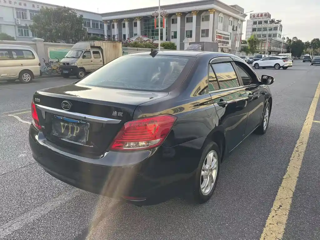 BYD Surui 2014 1.5L MT Comfort