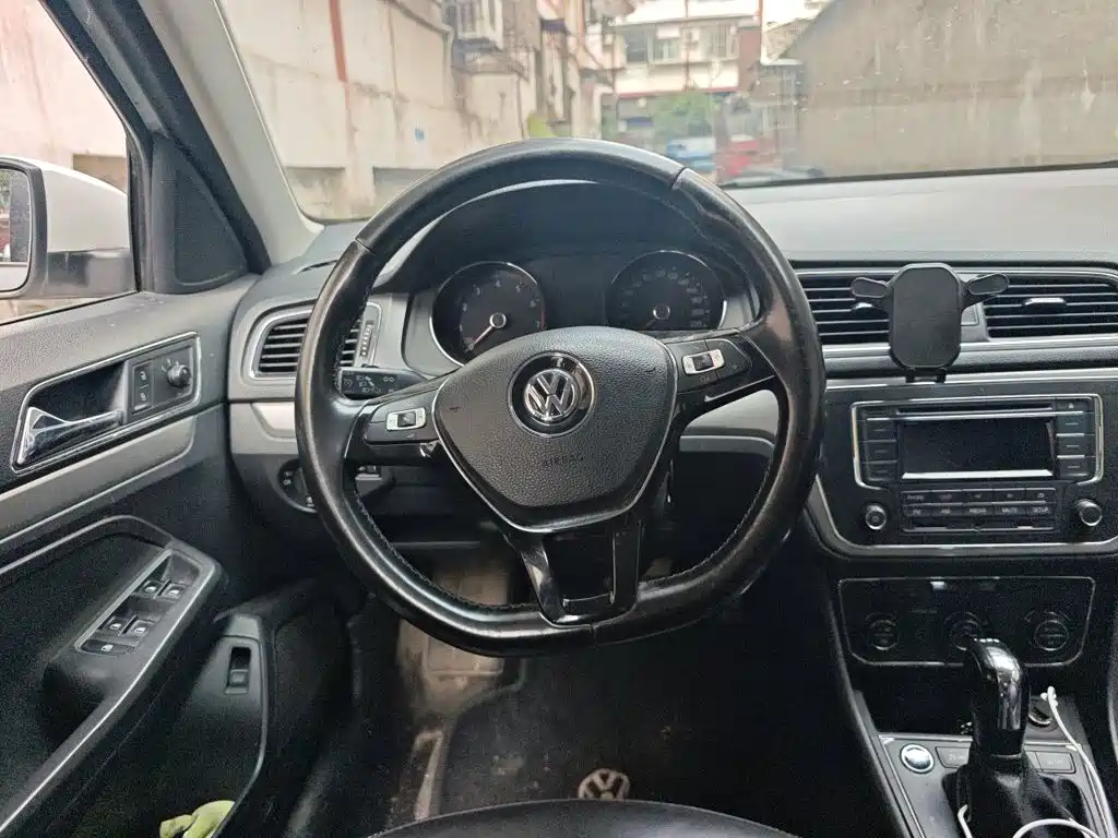 Volkswagen Lavida — миниатюра 3