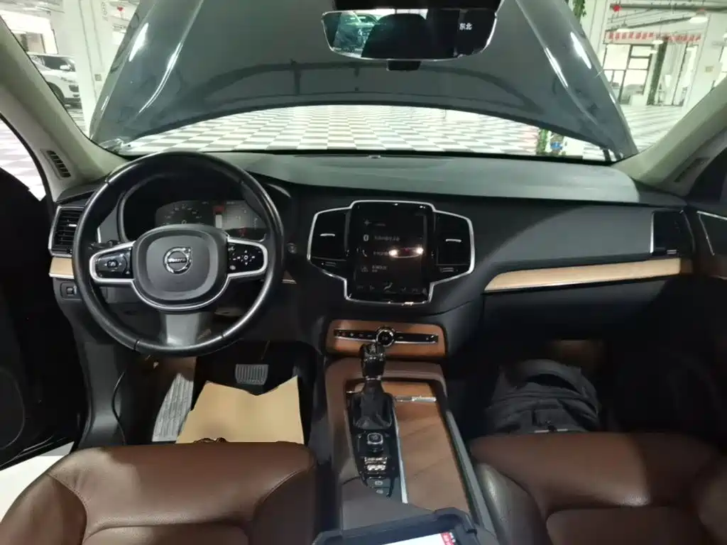 Volvo XC90 — миниатюра 10