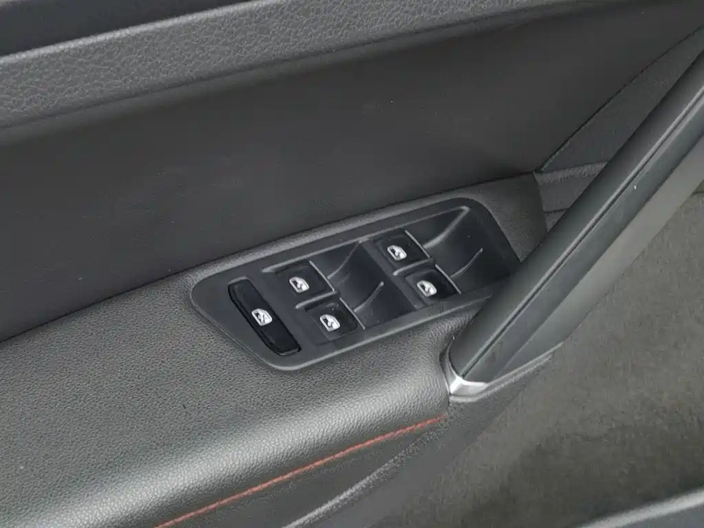 Volkswagen Golf GTI — миниатюра 9