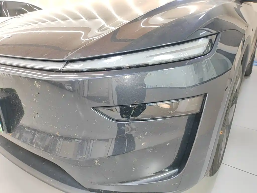 Tesla Model Y — миниатюра 24
