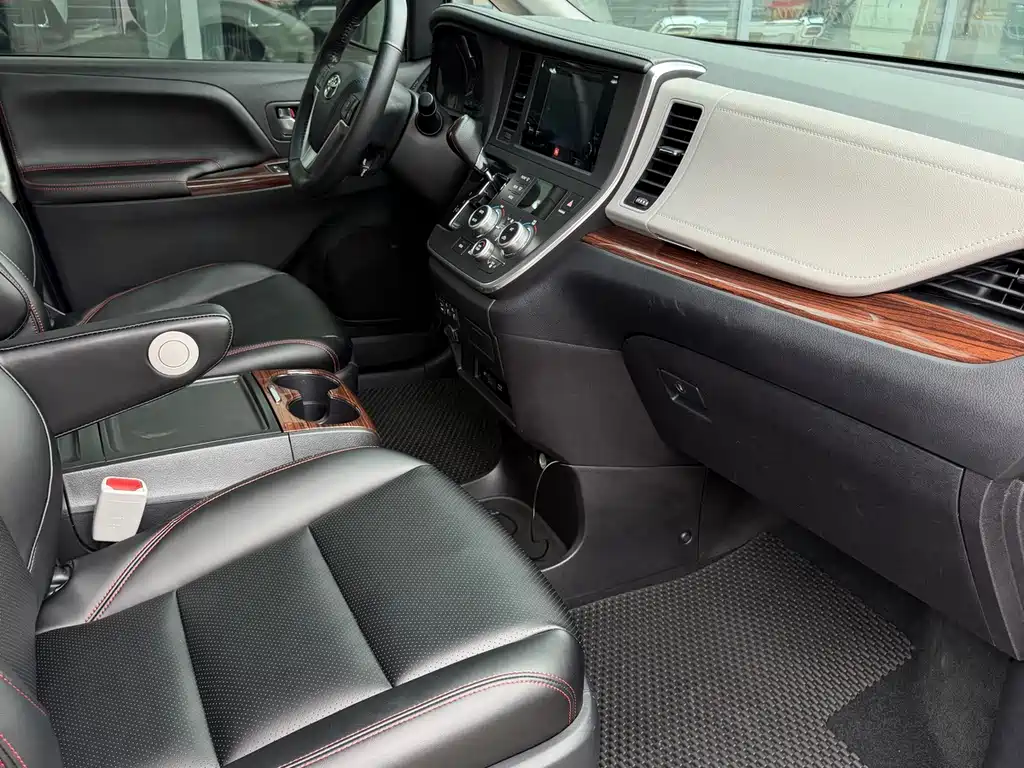 Toyota Sienna — миниатюра 8