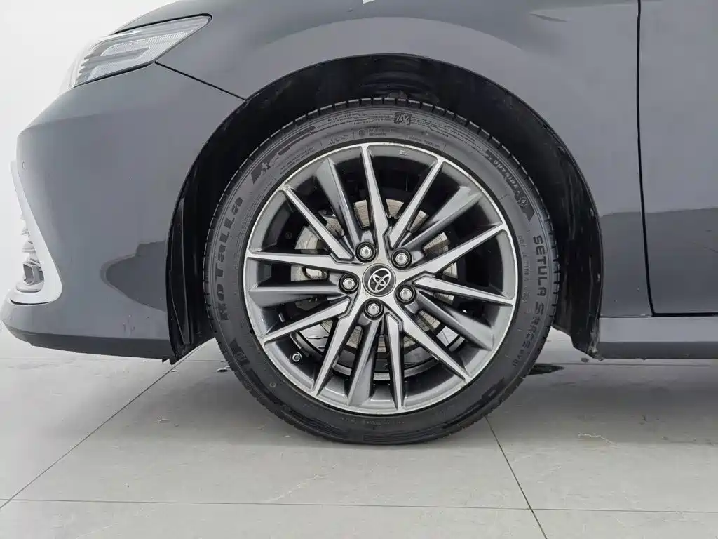 Toyota Camry — миниатюра 17