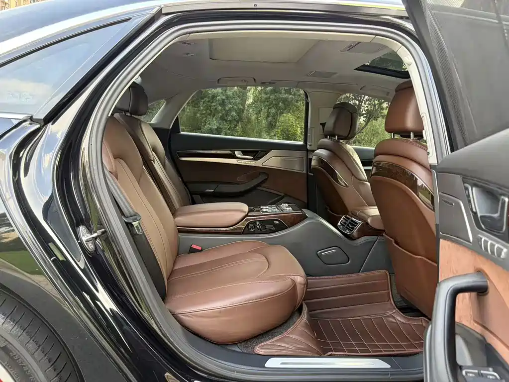 Audi A8 — миниатюра 10