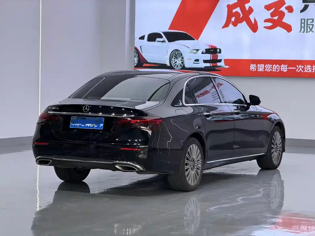 Mercedes-Benz E-Class — миниатюра 7