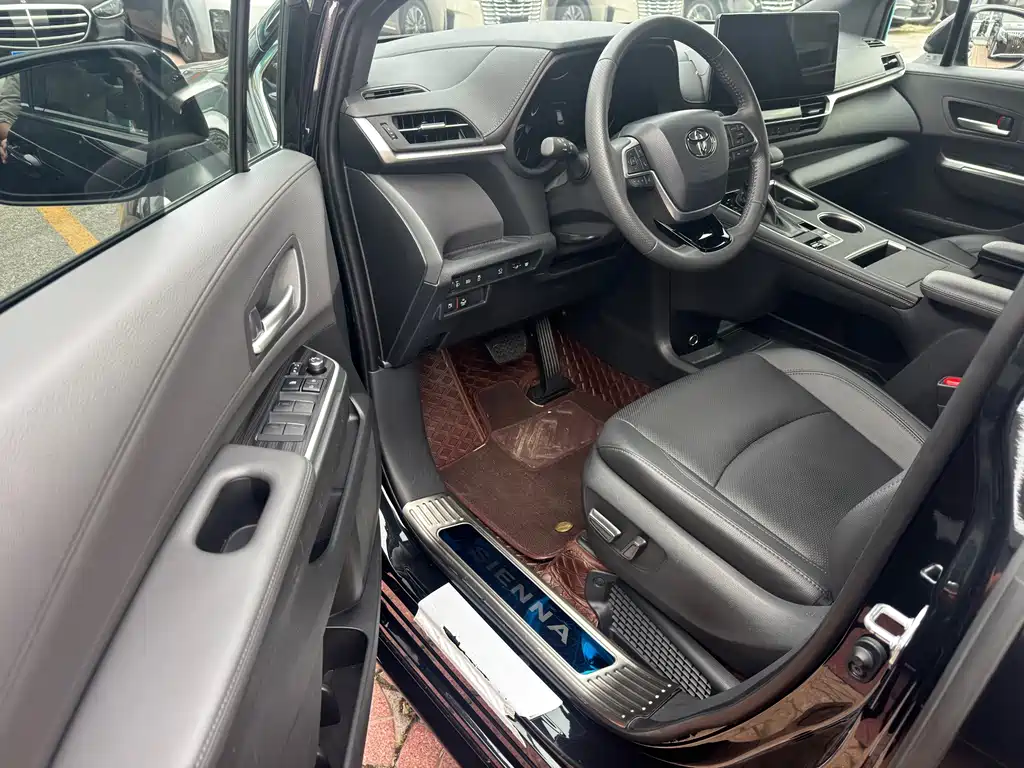 Toyota Sienna — миниатюра 4