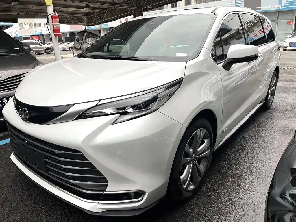 TOYOTA SIENNA