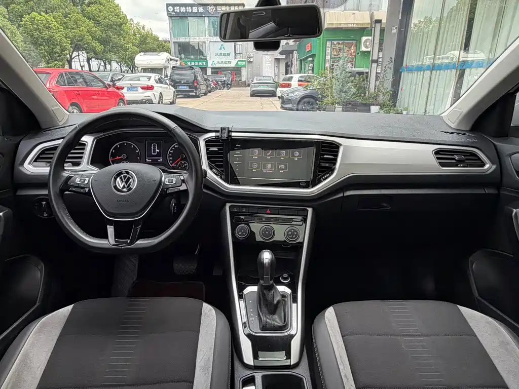 Volkswagen T-Roc — миниатюра 12