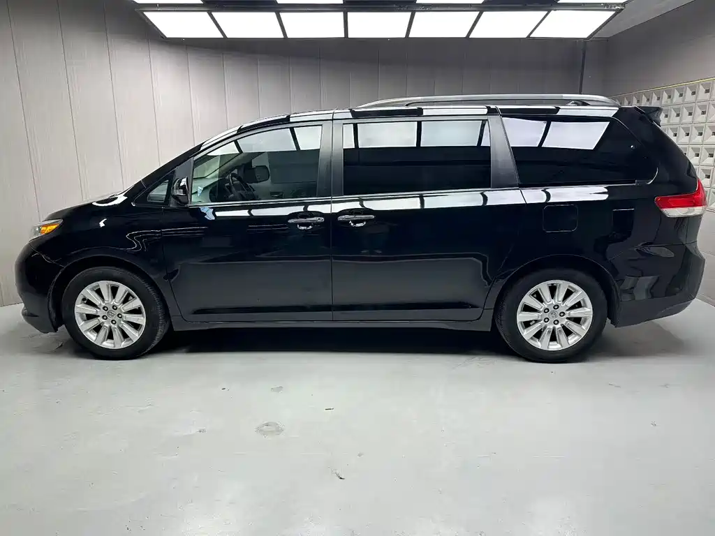Toyota Sienna 2013 3.5L AT