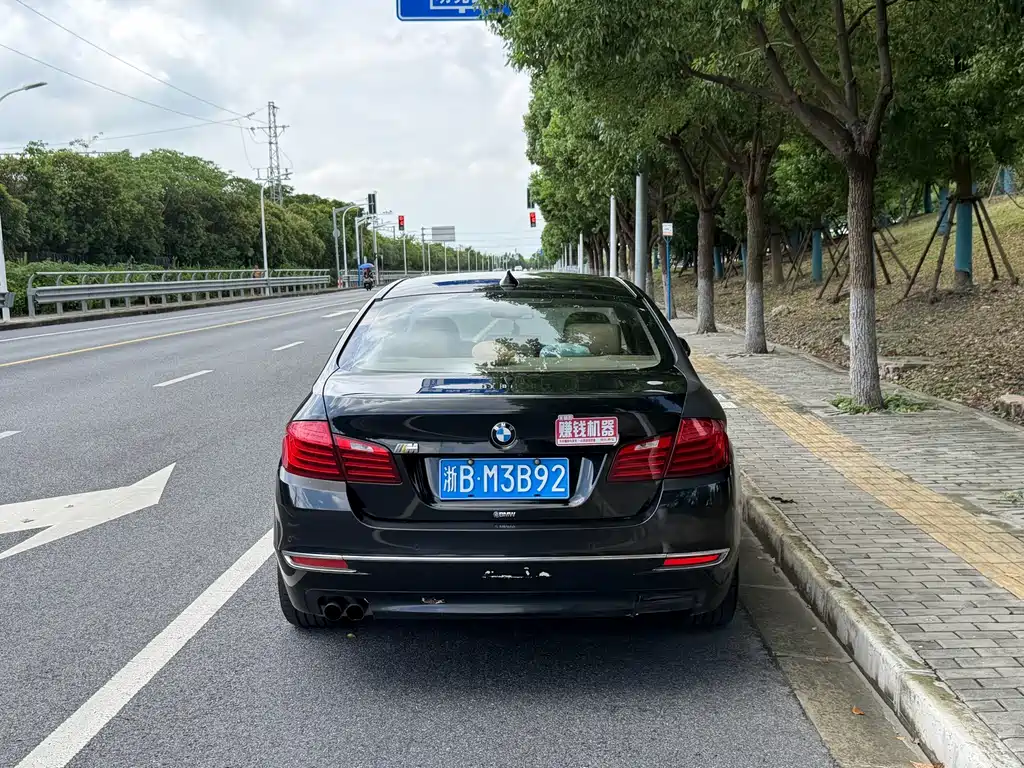 BMW 5 Series — миниатюра 4