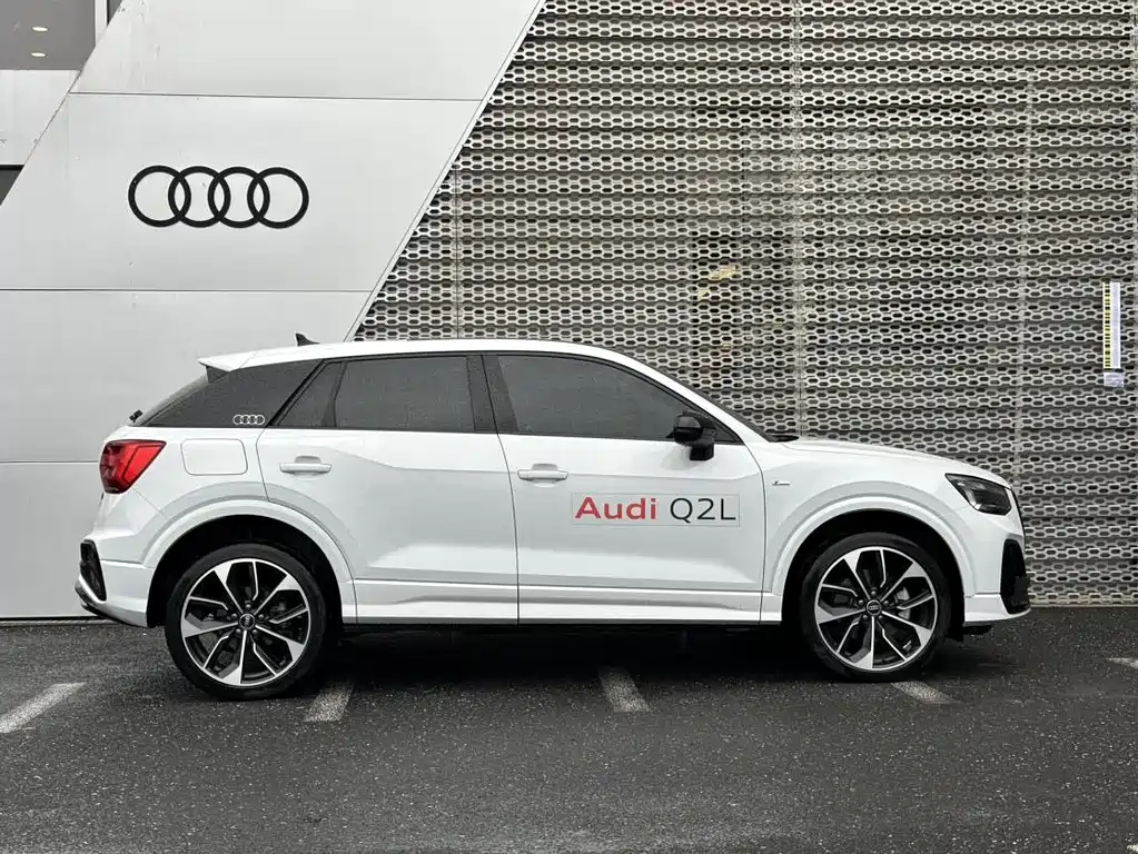 Audi Q2L — миниатюра 3